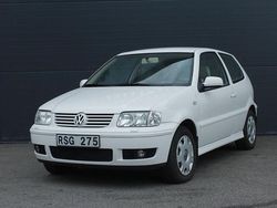 Vit Begagnad 2000 VW Polo Halvkombi | 35 004 kr (Marknadspris)