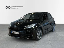 Svart Ny 2024 Toyota Yaris Hybrid Style Halvkombi | 289 900 kr (Marknadspris)