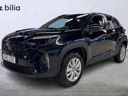 Svart Begagnad 2025 Toyota Yaris Hybrid Active SUV | 299 900 kr (Dyr)