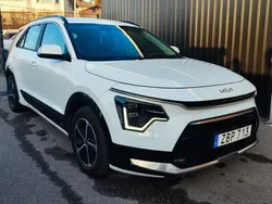 Vit Begagnad 2023 Kia Niro EX SUV | 269 000 kr (Marknadspris)