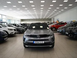 Grå (gråmetallic) Begagnad 2023 Opel Mokka Ultimate SUV | 269 900 kr (Dyr)