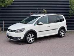 Vit Begagnad 2012 VW Touran Cross Minibuss | 94 900 kr (Marknadspris)
