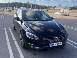 Svart Begagnad 2015 Volvo V60 Kombi | 55 000 kr