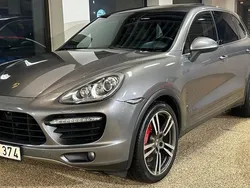 Grå Begagnad 2011 Porsche Cayenne Turbo SUV | 319 900 kr (Marknadspris)
