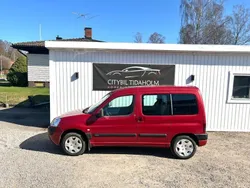 Ljusröd Begagnad 2004 Citroën Berlingo Minibuss | 24 500 kr (Marknadspris)