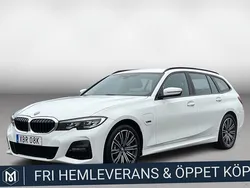 Vit Begagnad 2022 BMW 330e M Sport Kombi | 344 900 kr (Marknadspris)