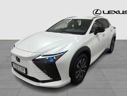 Vit Begagnad 2024 Lexus RZ 300e Executive Line SUV | 499 900 kr
