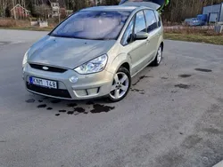Grå Begagnad 2010 Ford S-MAX S Minibuss | 70 000 kr (Marknadspris)