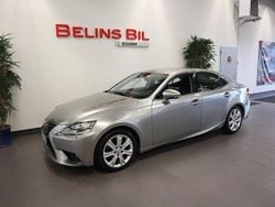 Ljusgrå Begagnad 2016 Lexus IS300h Sedan | 199 500 kr