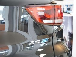 Svart Begagnad 2022 MG ZS Luxury SUV | 224 900 kr