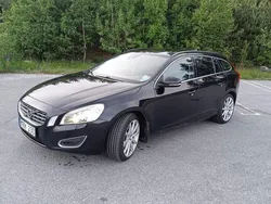 Svart Begagnad 2011 Volvo V60 Momentum Kombi | 75 000 kr (Marknadspris)