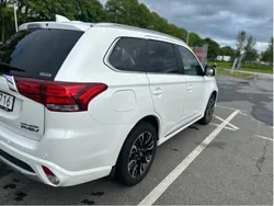 Vit Begagnad 2018 Mitsubishi Outlander P-HEV Comfort Edition SUV | 175 000 kr (Marknadspris)