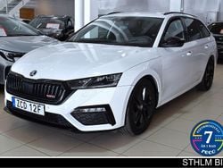 Vit Begagnad 2022 Skoda Octavia RS Kombi | 329 000 kr (Marknadspris)