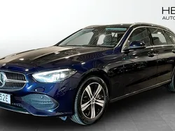 Mörkblå (blue) Begagnad 2022 Mercedes C300e Kombi | 339 900 kr (Bra pris)
