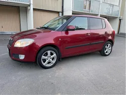 Röd Begagnad 2009 Skoda Fabia Halvkombi | 28 500 kr (Bra pris)