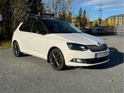 Vit Begagnad 2017 Skoda Fabia Halvkombi | 99 990 kr (Marknadspris)