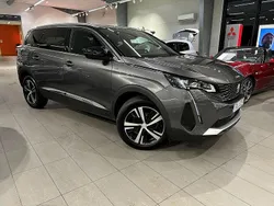 Grå Begagnad 2023 Peugeot 5008 GTi Minibuss | 329 900 kr (Marknadspris)