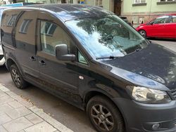 Svart Begagnad 2011 VW Caddy Minibuss | 75 000 kr (Superpris)
