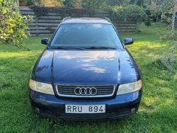 Blå Begagnad 2001 Audi A4 Comfort Kombi | 5 000 kr