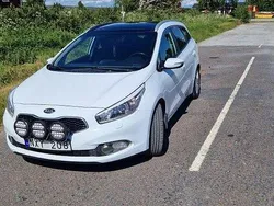 Vit Begagnad 2014 Kia Ceed 2 Kombi | 35 000 kr