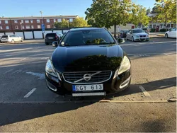 Svart Begagnad 2011 Volvo V60 Momentum Kombi | 75 000 kr (Marknadspris)