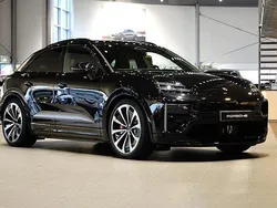 Svart Ny 2024 Porsche Macan Turbo SUV | 1 219 000 kr (Superpris)