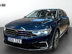 Blå Begagnad 2023 VW Passat Business Kombi | 349 900 kr (Marknadspris)