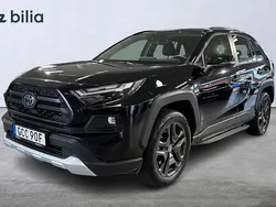Svart Begagnad 2022 Toyota RAV4 Hybrid SUV | 389 900 kr (Bra pris)