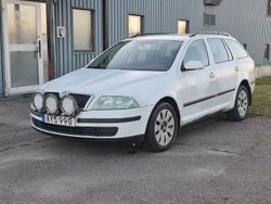 Vit Begagnad 2006 Skoda Octavia Kombi | 18 900 kr