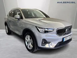 Grå Begagnad 2023 Volvo XC40 Core SUV | 374 500 kr (Marknadspris)