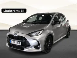 Silver Begagnad 2023 Toyota Yaris Hybrid Style Halvkombi | 249 900 kr (Marknadspris)