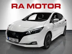 Vit Begagnad 2023 Nissan Leaf Tekna Halvkombi | 249 700 kr (Marknadspris)