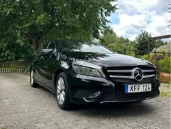 Svart Begagnad 2015 Mercedes A180 Urban Halvkombi | 114 500 kr (Marknadspris)