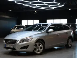 Ljusgrå (grå) Begagnad 2013 Volvo V60 Kombi | 79 900 kr (Marknadspris)