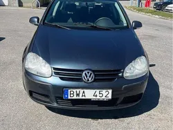Blå Begagnad 2006 VW Golf V Trendline Halvkombi | 21 000 kr (Marknadspris)