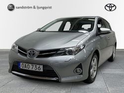 Grå Begagnad 2013 Toyota Auris Hybrid Active Halvkombi | 140 000 kr (Marknadspris)