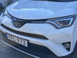 Vit Begagnad 2016 Toyota RAV4 Hybrid Active SUV | 184 000 kr (Bra pris)
