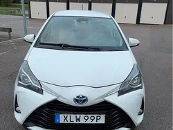 Vit Begagnad 2019 Toyota Yaris Hybrid Active Halvkombi | 145 000 kr (Bra pris)