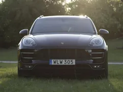 Svart Begagnad 2014 Porsche Macan Turbo Sport SUV | 330 000 kr