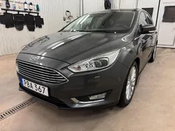 Grå Begagnad 2015 Ford Focus Titanium X Kombi | 99 500 kr (Lite dyr)