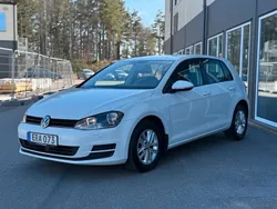 Vit Begagnad 2015 VW Golf VII Halvkombi | 129 400 kr (Marknadspris)