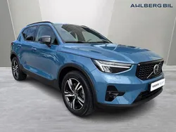 Blå Begagnad 2023 Volvo XC40 Plus SUV | 379 500 kr (Dyr)