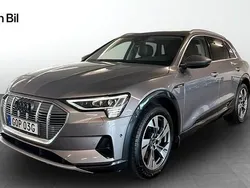 Tyfongrå metallic Begagnad 2022 Audi e-tron Proline SUV | 409 900 kr (Marknadspris)