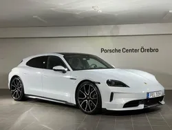 Ljusgrå Begagnad 2024 Porsche Taycan Sport Turismo Sedan | 1 149 000 kr
