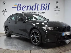 Skyscraper grey metallic Begagnad 2024 BMW 330e M Sport Kombi | 507 500 kr (Superpris)