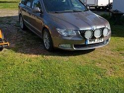 Brun Begagnad 2011 Skoda Superb Elegance Kombi | 23 000 kr (Marknadspris)