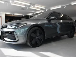 Mörkgrå Ny 2025 VW Passat Edition Kombi | 499 799 kr (Superpris)