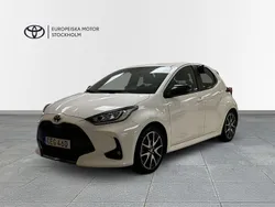 Vit Begagnad 2022 Toyota Yaris Hybrid Style Halvkombi | 222 900 kr (Marknadspris)