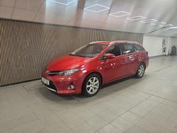 Mörkröd Begagnad 2013 Toyota Auris Touring Sports Active Kombi | 129 700 kr (Marknadspris)