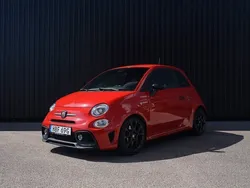 Röd Begagnad 2016 Abarth 595 Competizione Halvkombi | 199 900 kr (Marknadspris)